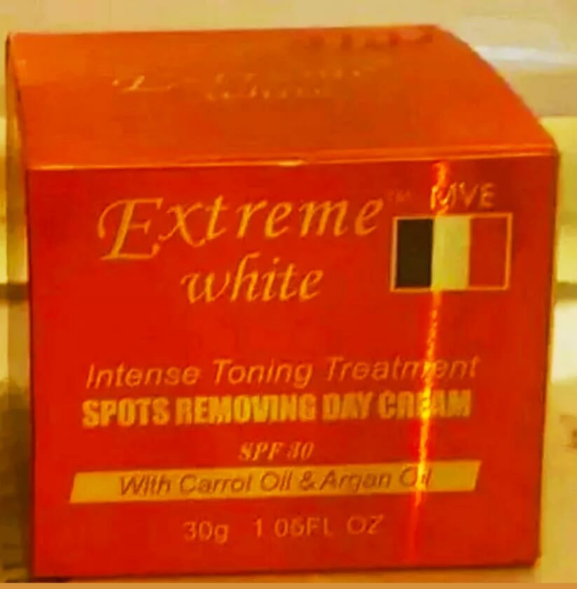 Extreme White Intense Toning Treatment Spots Removing Day Face Cream with Carrot Oil and Argan Oil